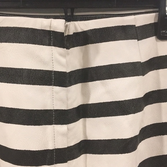 MINKPINK Faux Leather Striped Mini Skirt Size M - Picture 9 of 10